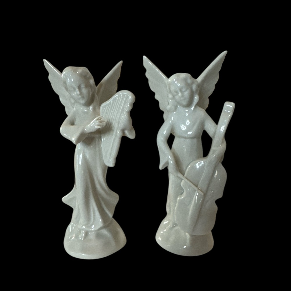 Set of 2 vintage Dresden (Germany) porcelain musician angels. (R 12 110125)